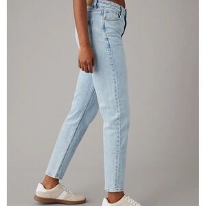 AE Light Wash Srigid Mom Jeans Size 12 Regular NWT High Rise